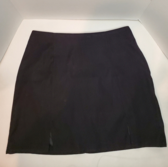 Black skirt with 2 front slits - Picture 1 of 2
